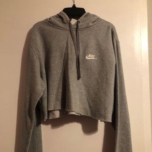 CROPPED NIKE HOODIE